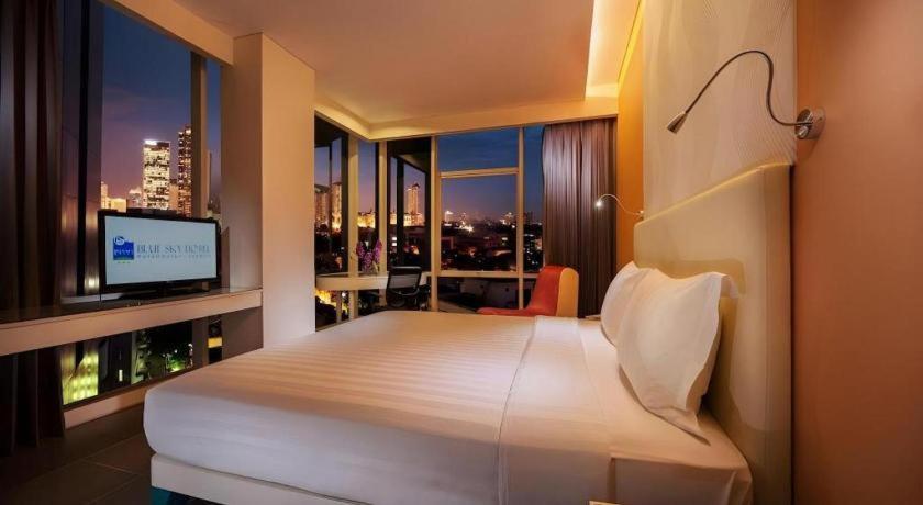 โรงแรมบลู สกาย เปตามบุราน จาการ์ตา ภายนอก รูปภาพ